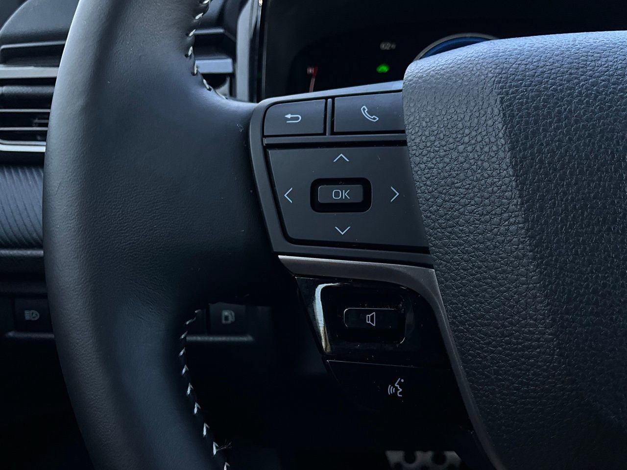 Used 2025 Toyota Camry SE image 34