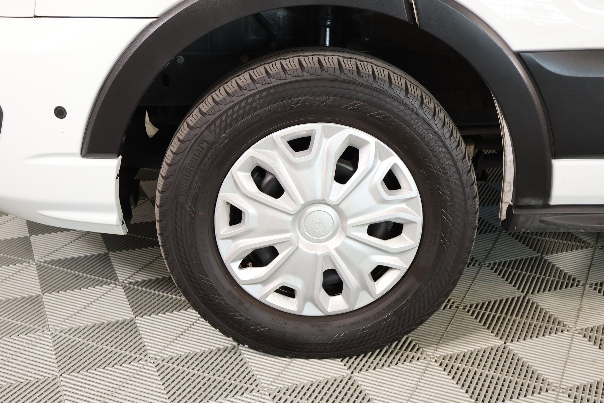 Used 2024 Ford Transit 350 XLT image 17