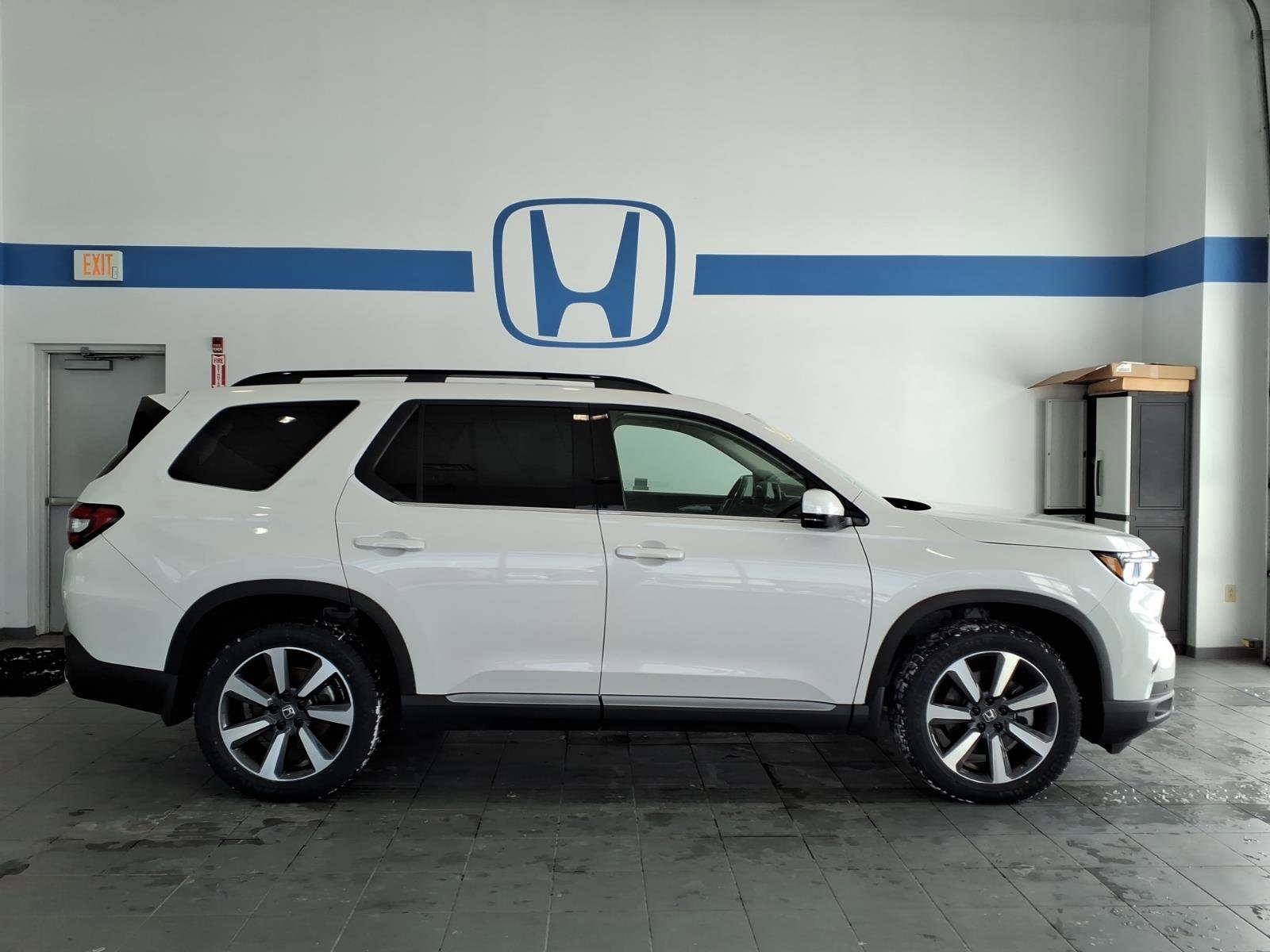 Certified 2023 Honda Pilot Touring image 4