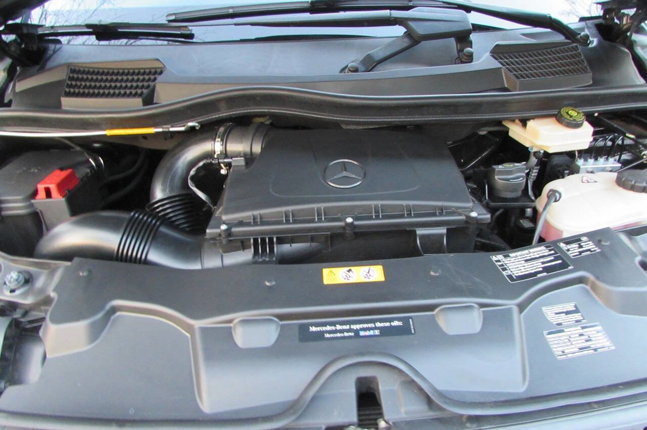 Used 2018 Mercedes-Benz Metris Passenger image 13