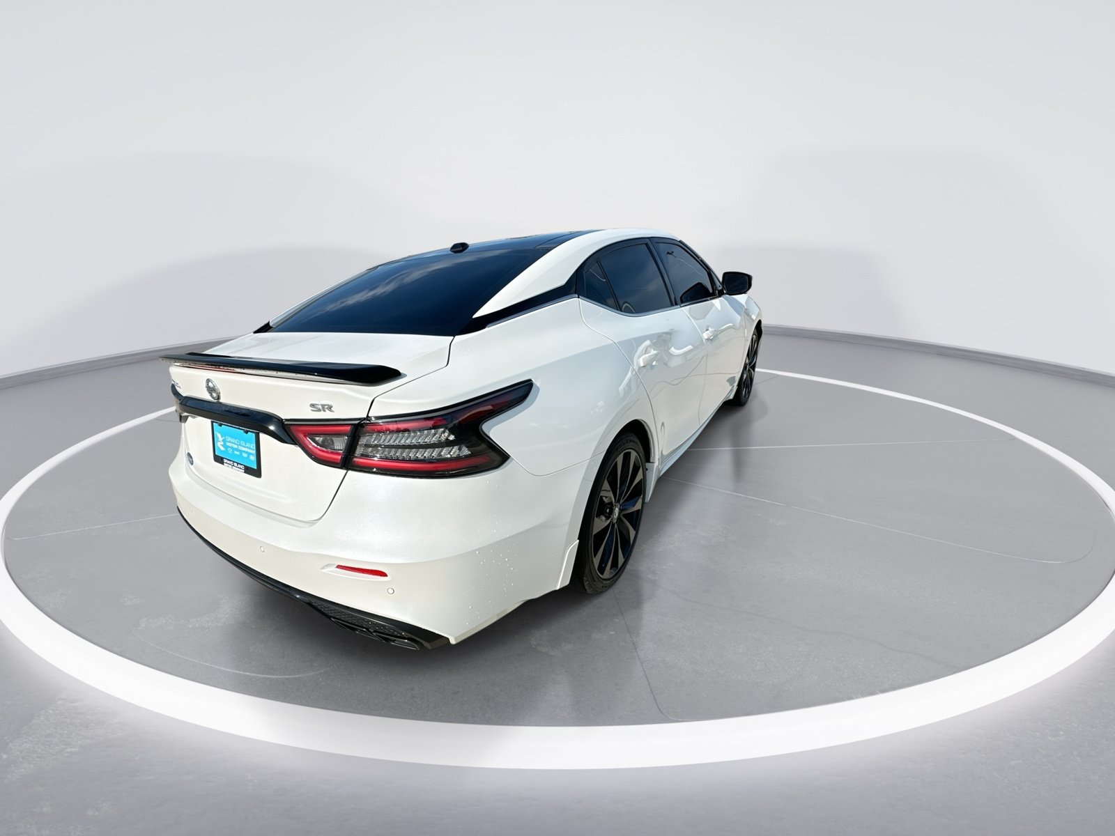 Used 2022 Nissan Maxima SR w/ Sport Mat Group FWD image 8