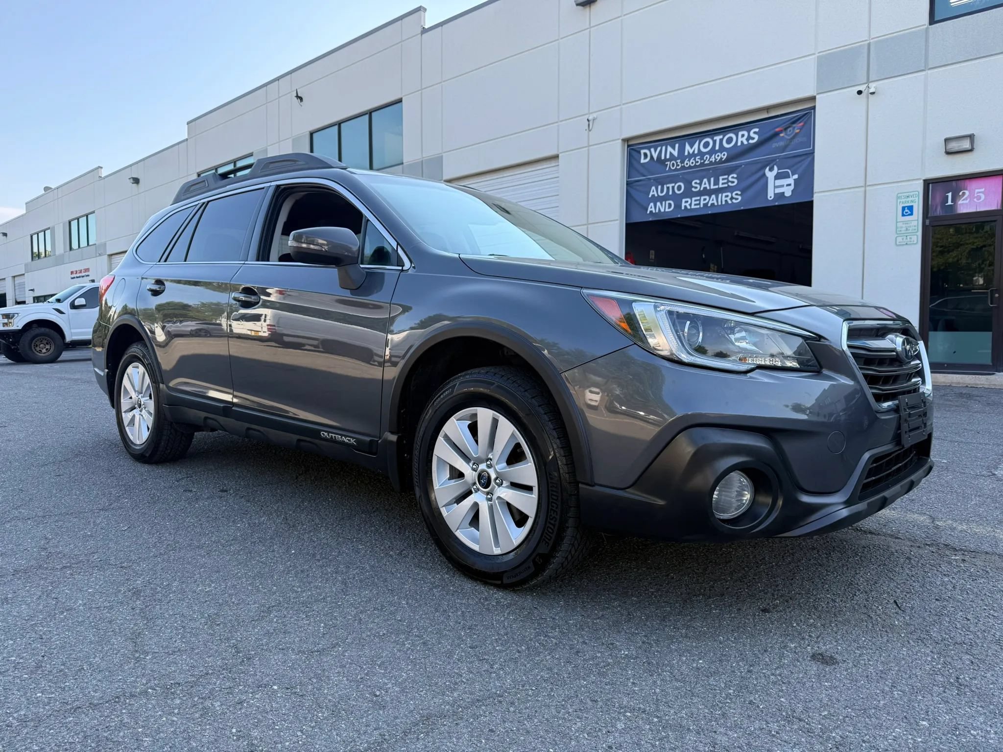 Used 2018 Subaru Outback 2.5i Premium AWD/4WD image 2