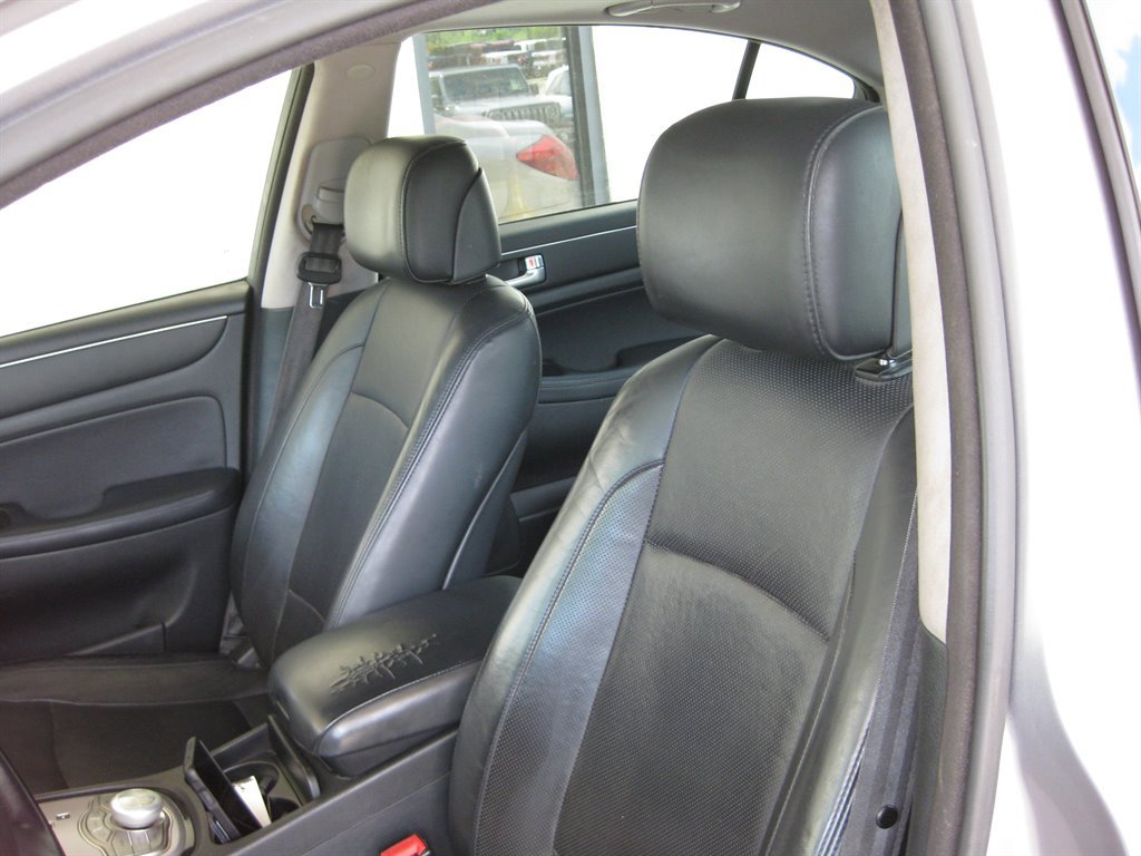 Used 2013 Hyundai Genesis 3.8 w/ Technology Pkg RWD image 23