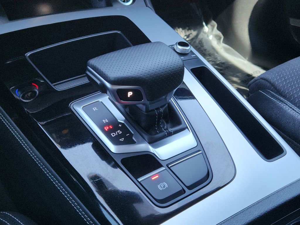 Used 2024 Audi Q5 e Premium Plus w/ Premium Plus Package image 21