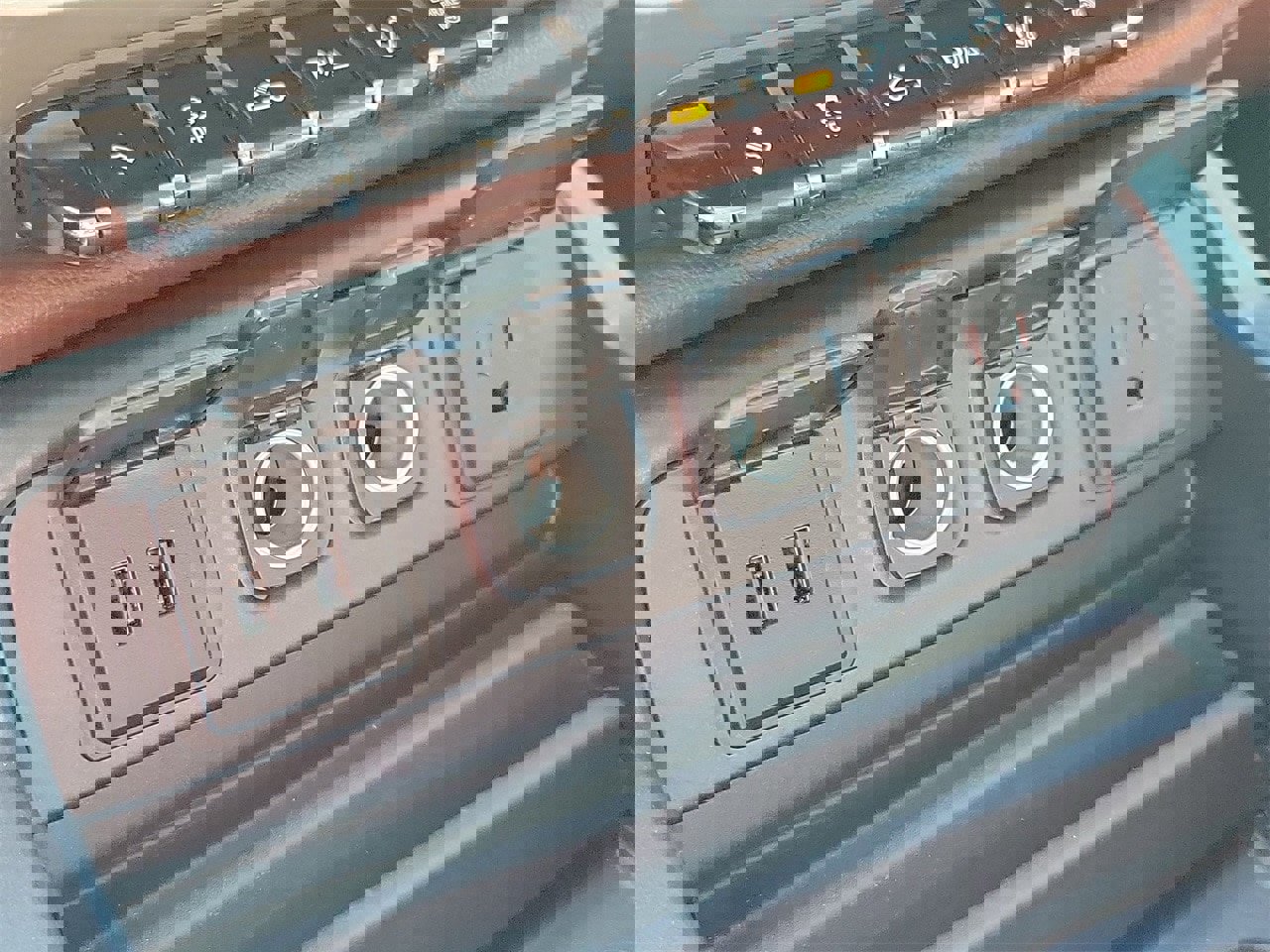 Used 2018 Chevrolet Silverado 3500 High Country w/ Duramax Plus Package image 26