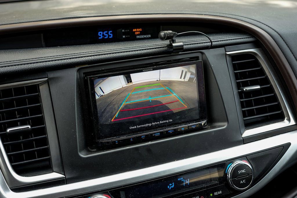 Used 2017 Toyota Highlander Plus image 29