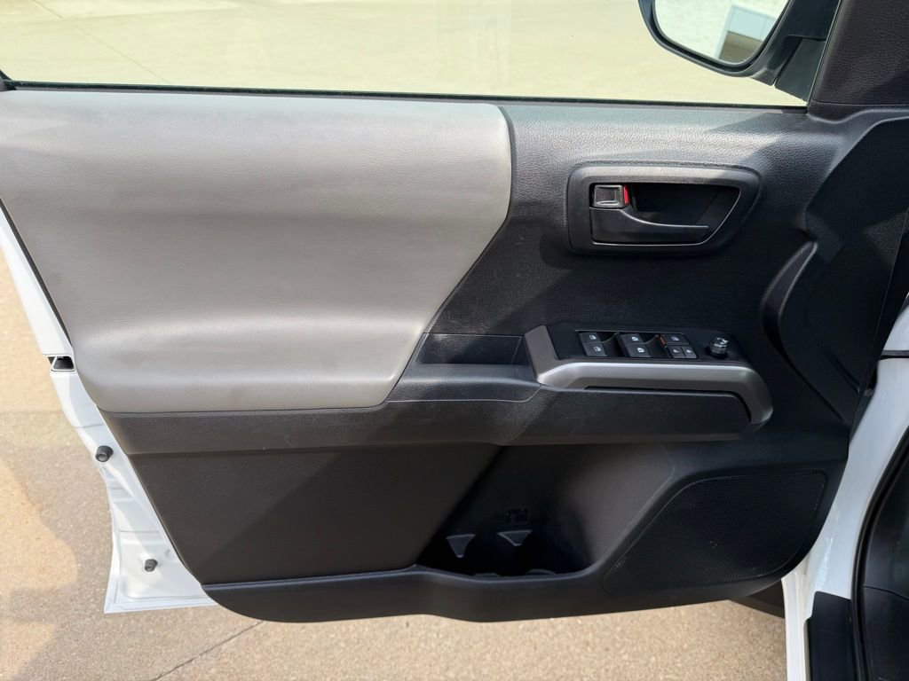 Used 2023 Toyota Tacoma SR5 w/ Technology Package image 9