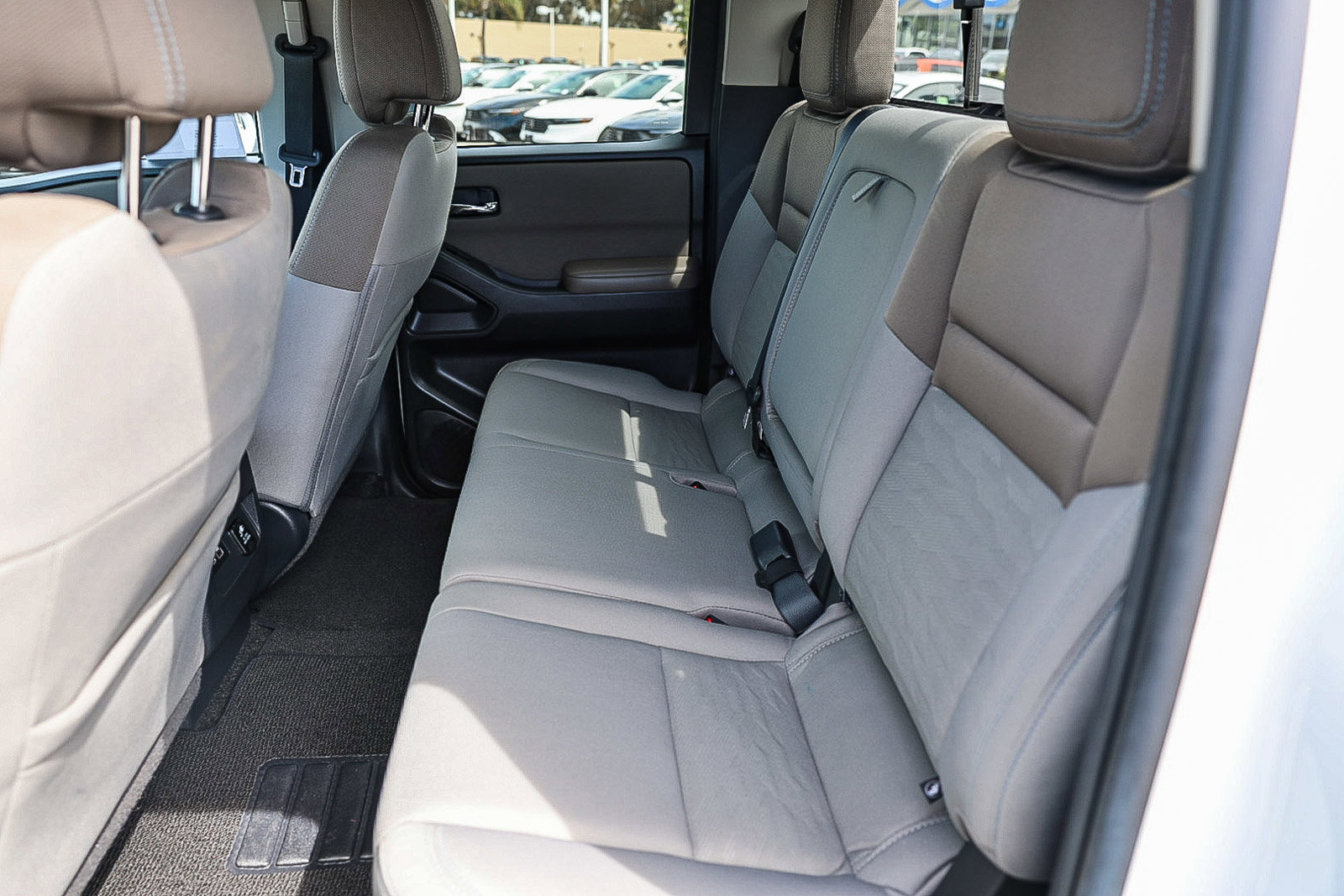 Used 2022 Nissan Frontier SV RWD image 9