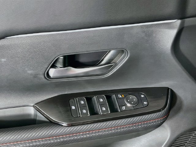 New 2026 Nissan Kicks SR FWD image 17