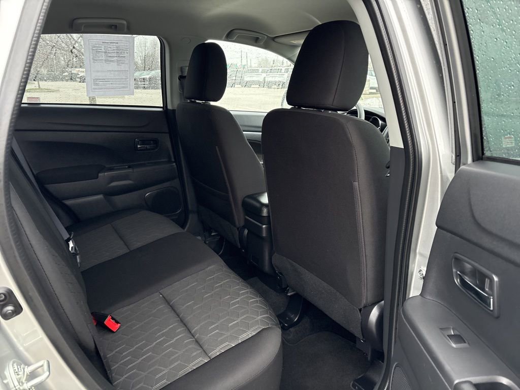 Used 2025 Mitsubishi Outlander Sport LE image 12