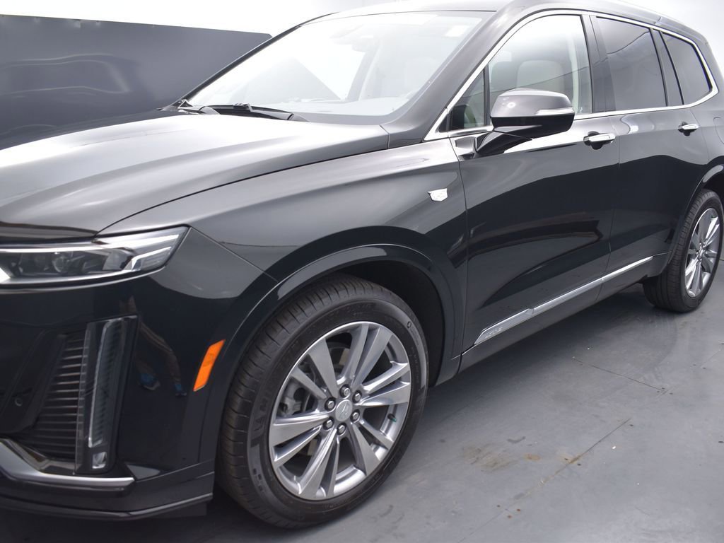 Certified 2023 Cadillac XT6 Premium Luxury w/ LPO, Floor Liner Package image 38