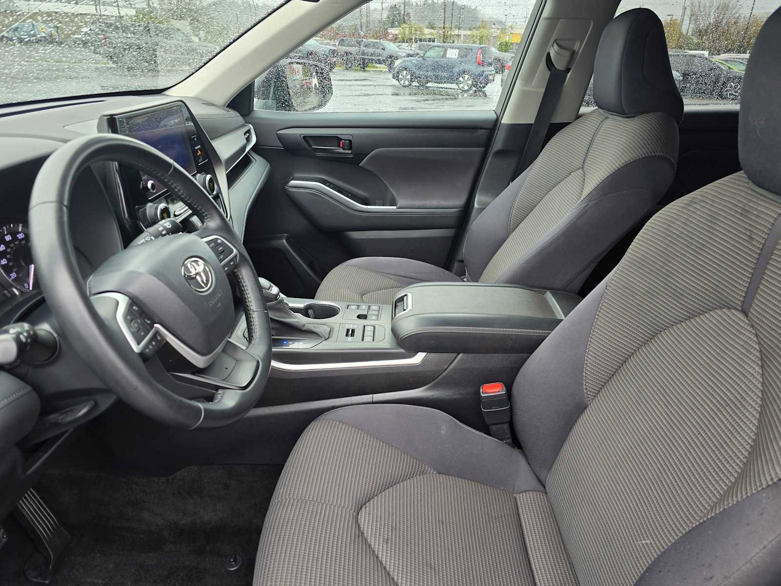 Used 2023 Toyota Highlander LE AWD/4WD image 24