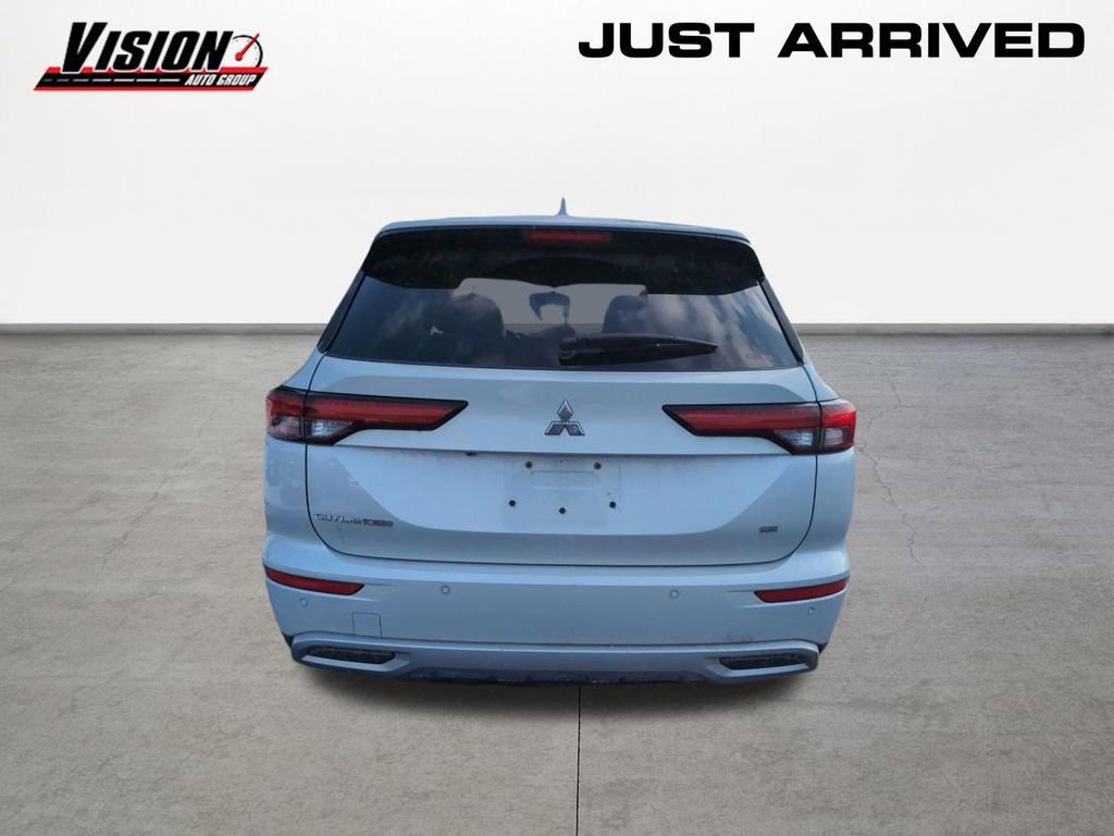 Used 2023 Mitsubishi Outlander SE image 6
