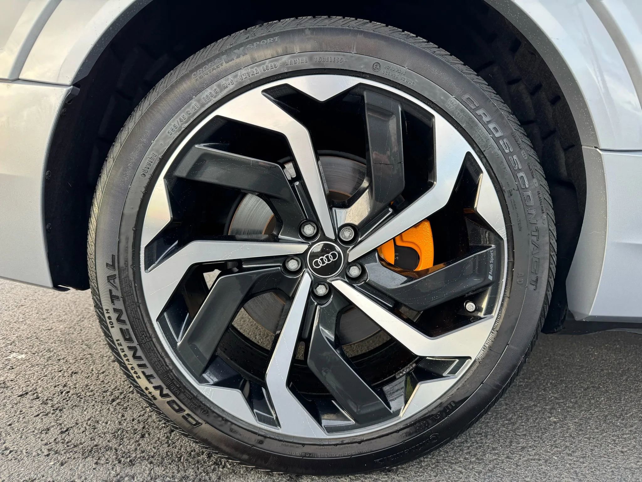 Used 2022 Audi e-tron Premium Plus w/ Premium Plus Package image 19