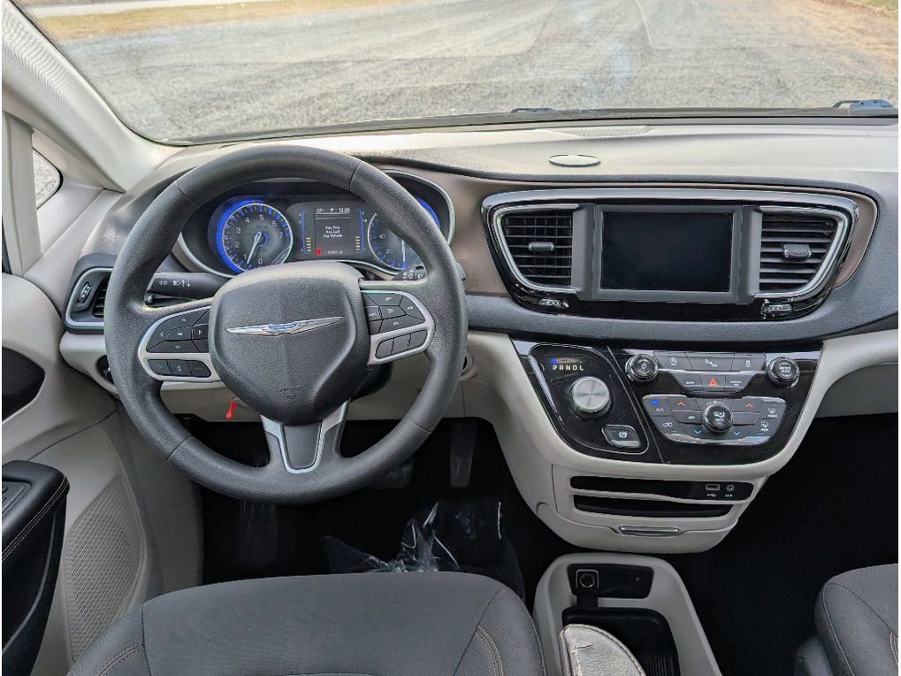 Used 2018 Chrysler Pacifica LX image 27