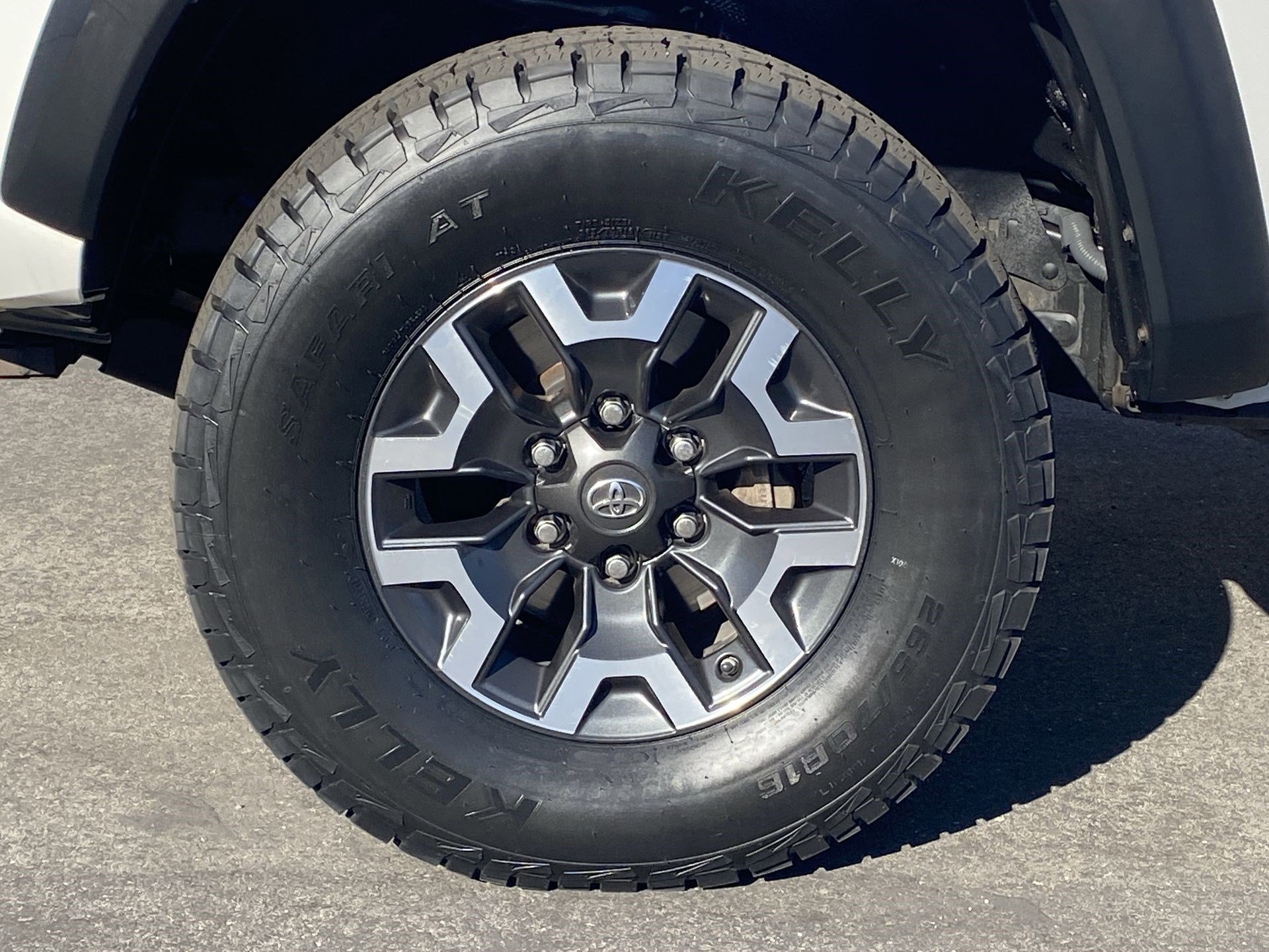 Used 2017 Toyota Tacoma TRD Sport image 35