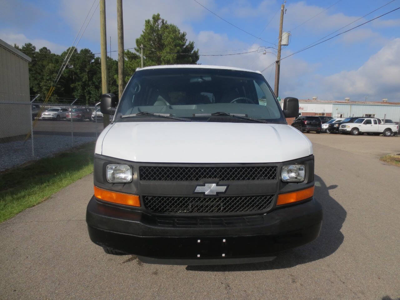 Used 2008 Chevrolet Express 2500 Passenger RWD image 3
