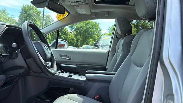 Used 2024 Toyota Sienna XLE AWD/4WD image 7