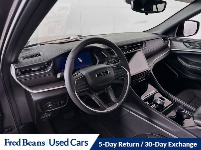 Used 2024 Jeep Grand Cherokee Limited w/ Black Appearance Package image 8