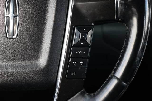 Used 2016 Lincoln Navigator Select RWD image 32
