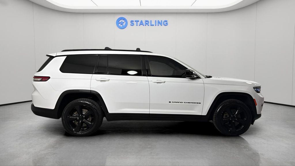 Used 2022 Jeep Grand Cherokee L Limited w/ Black Appearance Package image 11