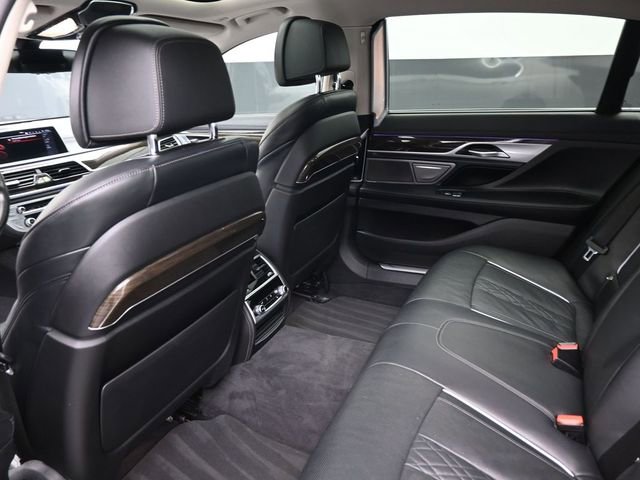Used 2022 BMW 740i w/ Premium Package image 10