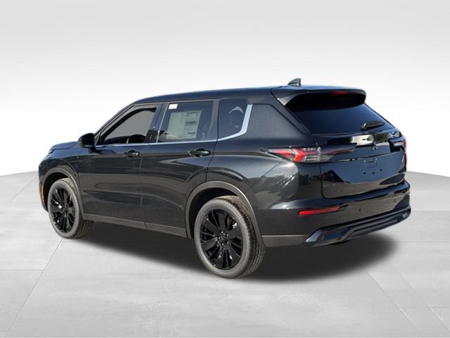 New 2026 Mitsubishi Outlander LE FWD image 3