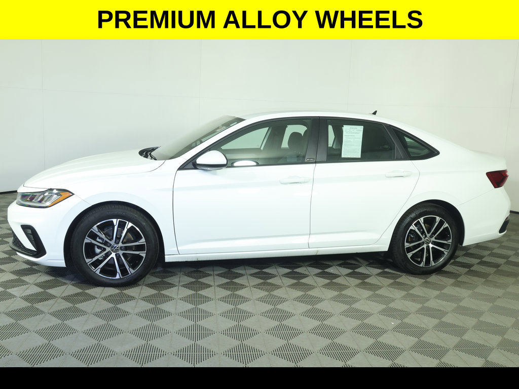 Used 2026 Volkswagen Jetta Sport FWD image 5