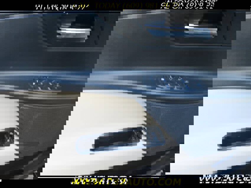 Used 2017 Jaguar XE image 24