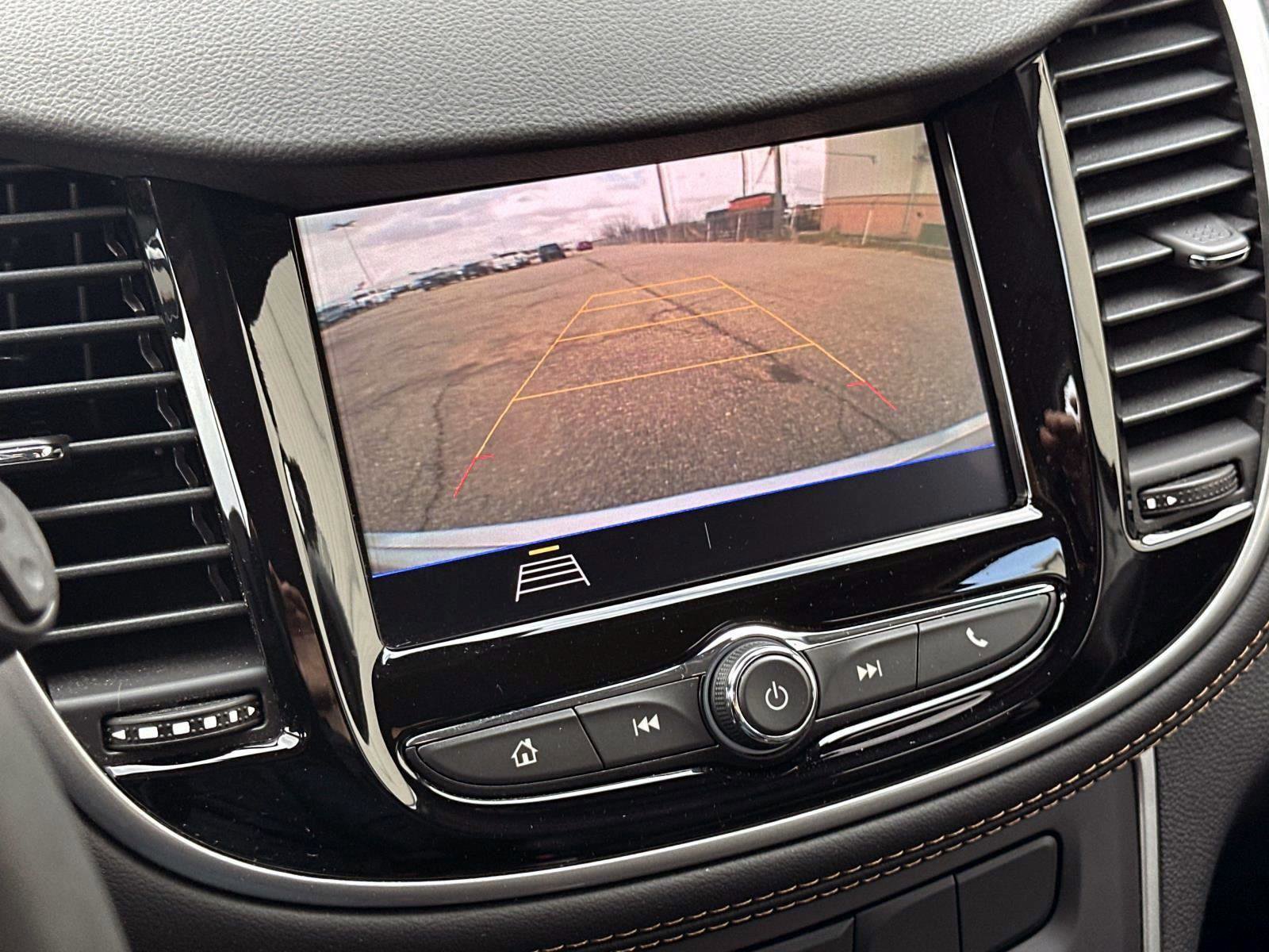 Certified 2022 Chevrolet Trax LT w/ LT Convenience Package image 23