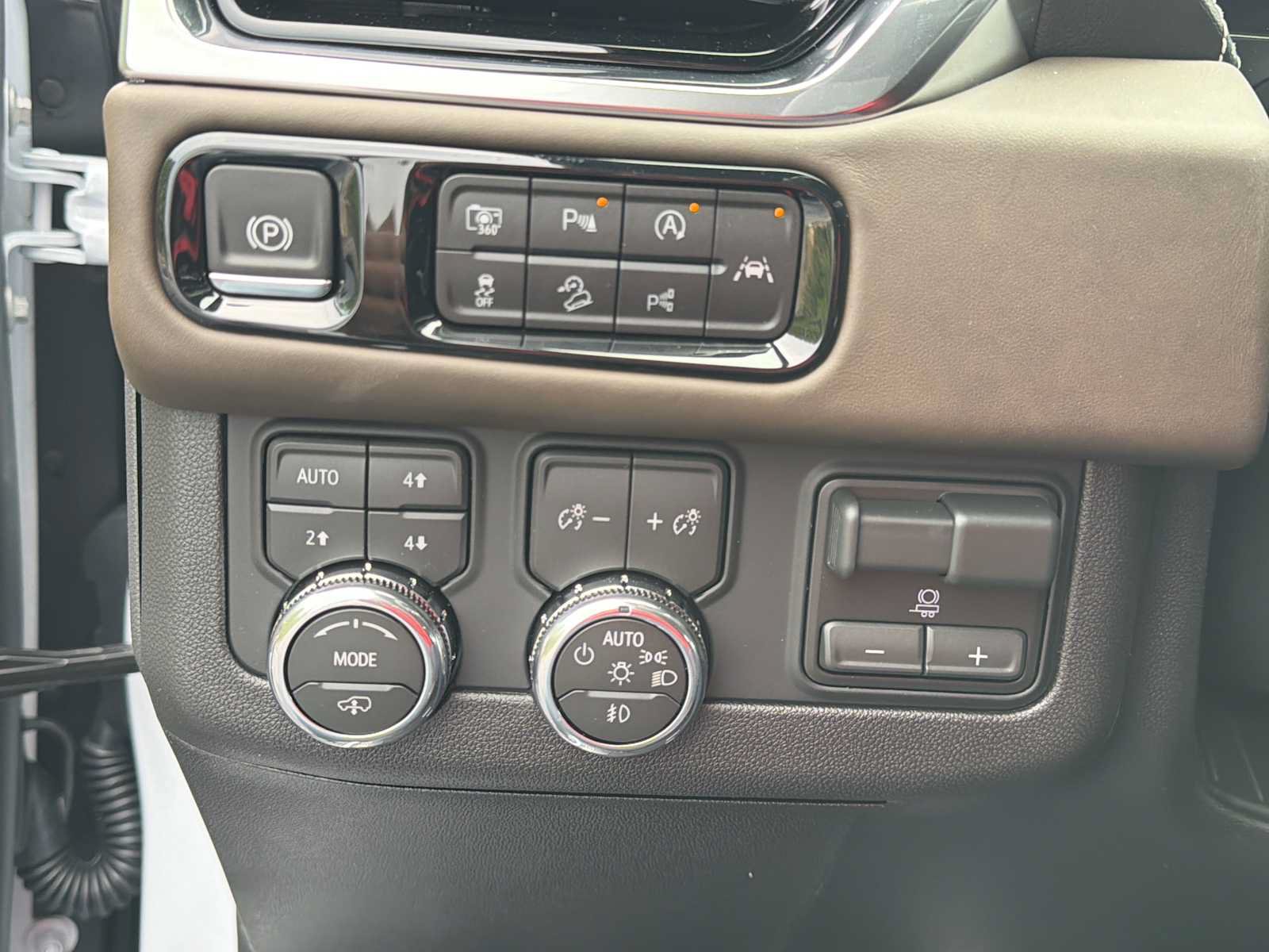 New 2026 GMC Yukon Denali Ultimate AWD/4WD image 14