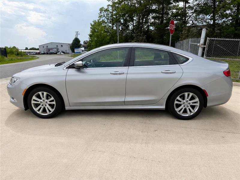 Used 2017 Chrysler 200 Limited w/ Driver Assist Package FWD image 4