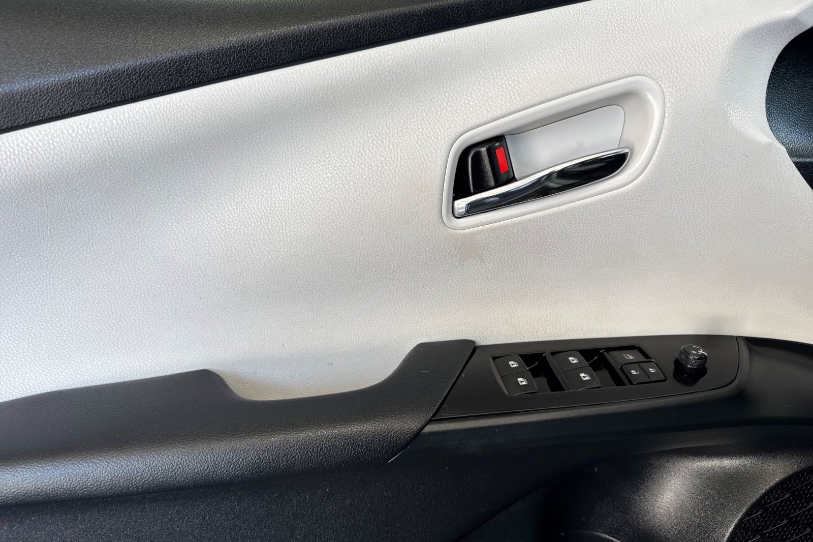 Used 2016 Toyota Prius Two FWD image 12