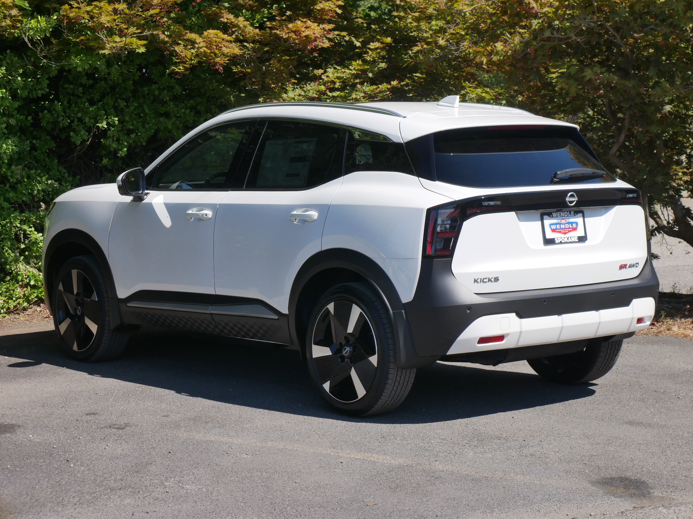 New 2025 Nissan Kicks SR w/ SR Premium Package image 17