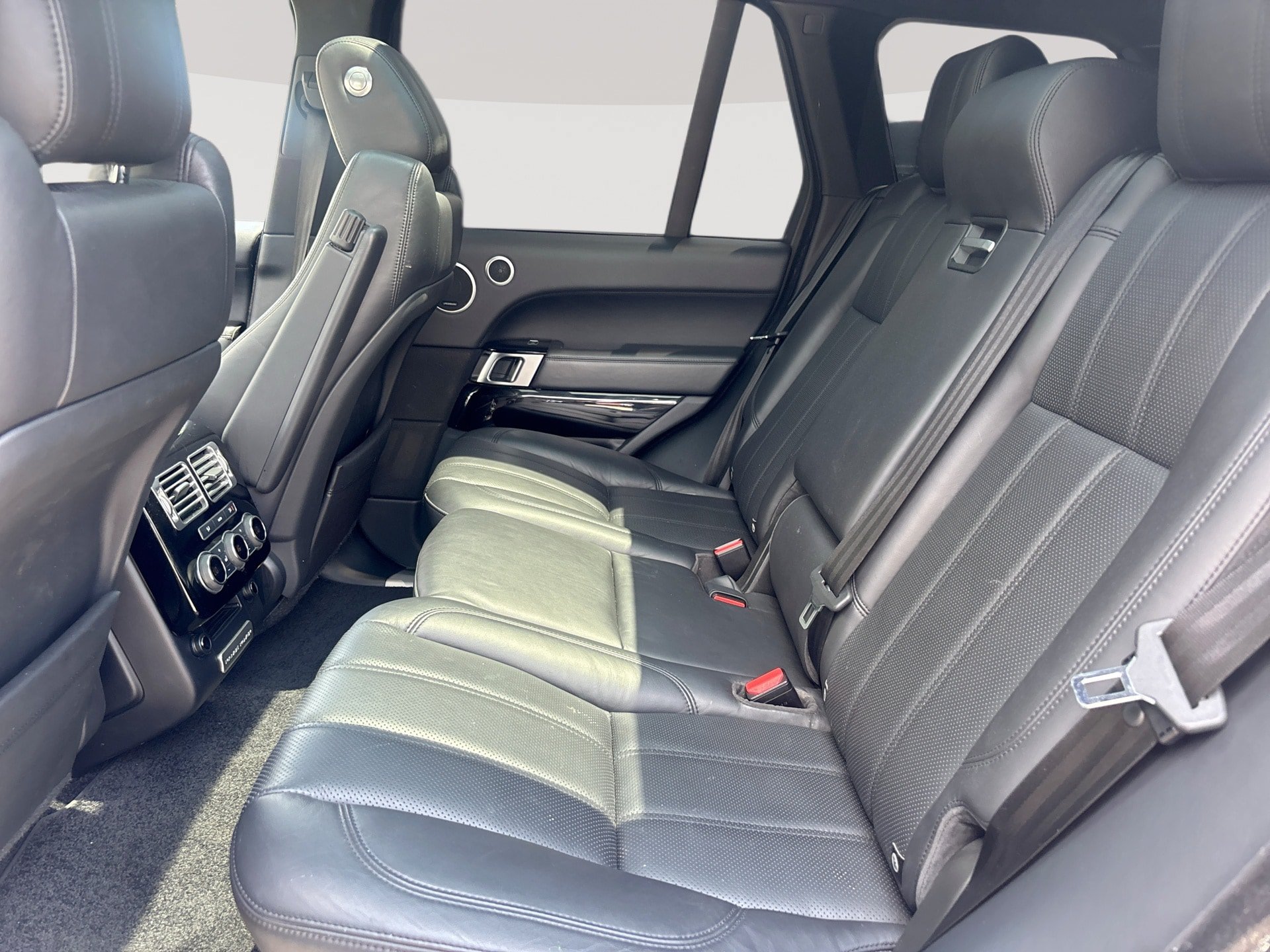 Used 2016 Land Rover Range Rover Supercharged AWD/4WD image 26