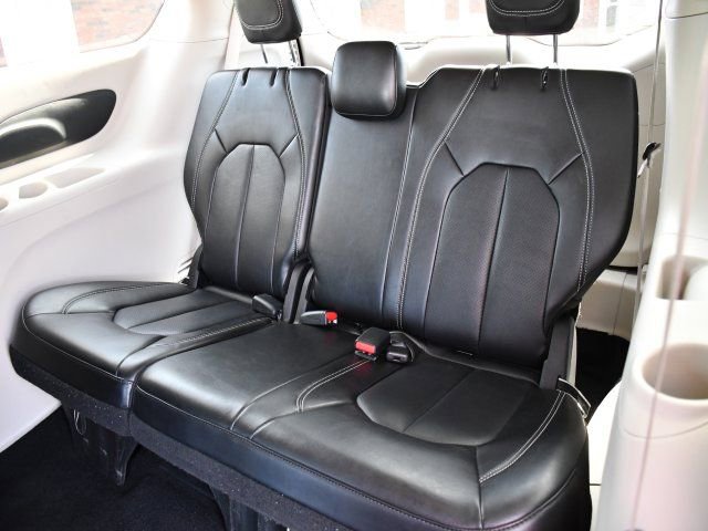 Used 2024 Chrysler Pacifica Touring-L image 16