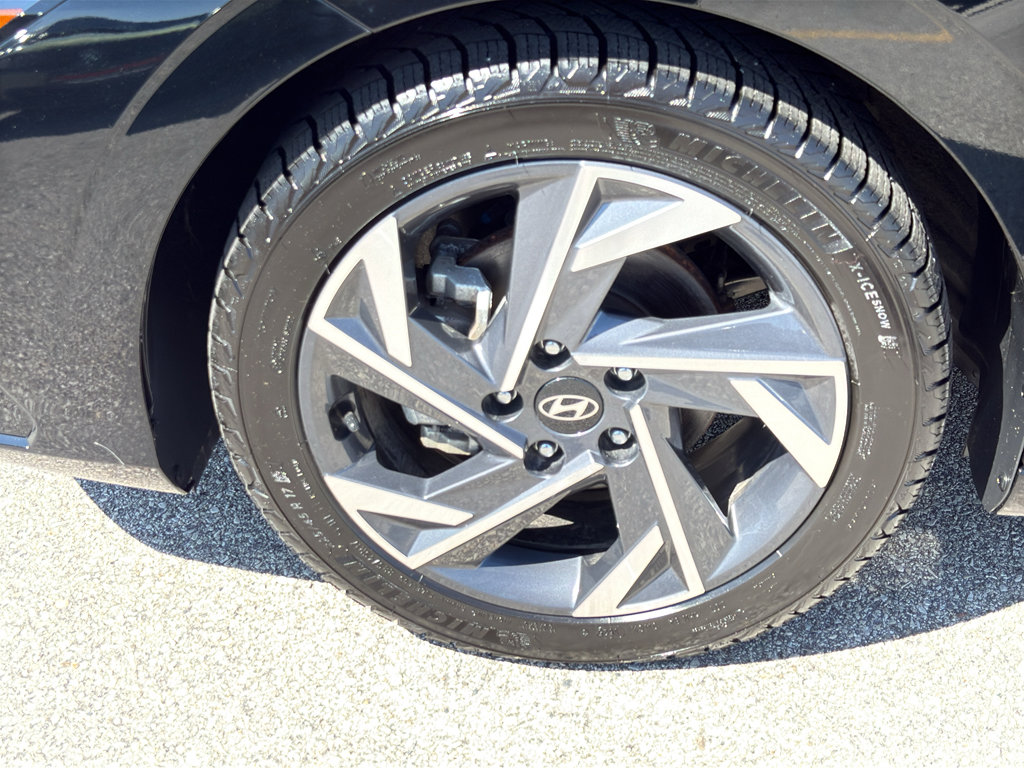 Used 2024 Hyundai Elantra SEL w/ Convenience Package FWD image 8