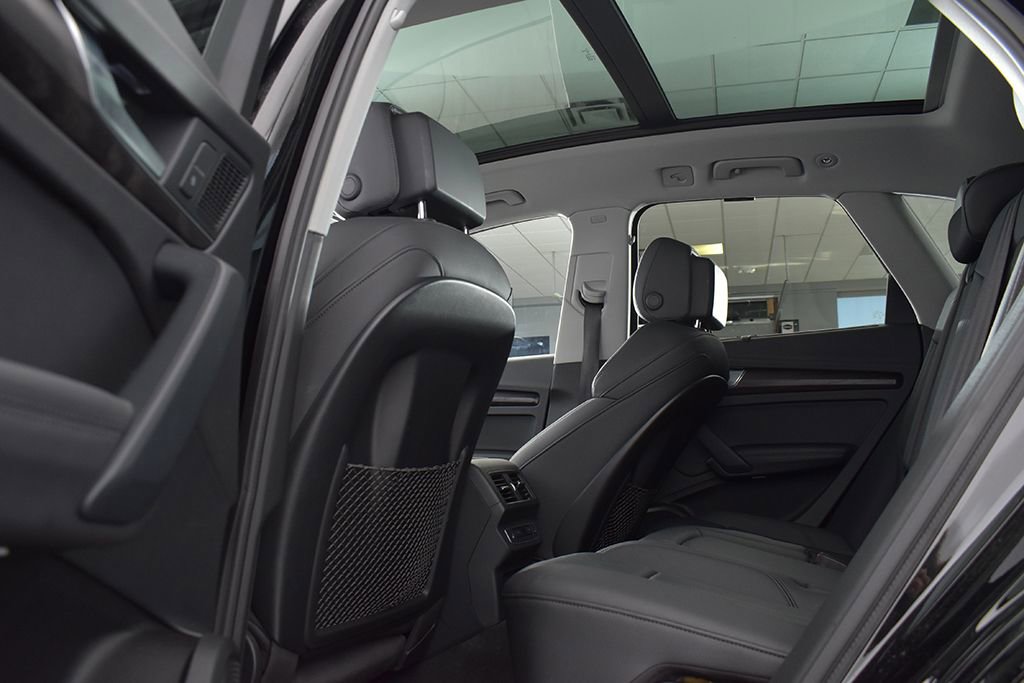 Used 2020 Audi Q5 e Prestige w/ Prestige Package image 22