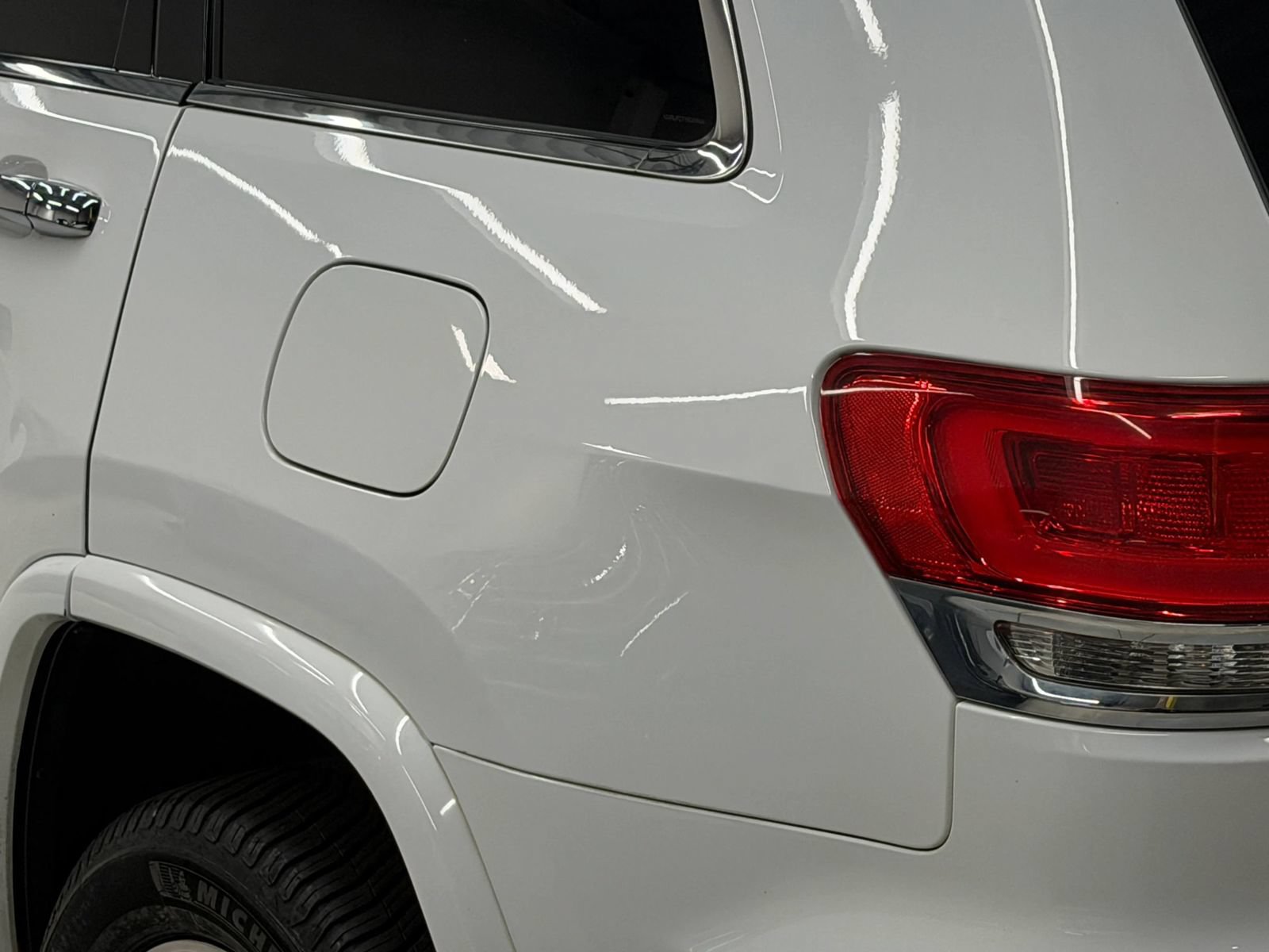 Used 2015 Jeep Grand Cherokee Overland AWD/4WD image 12