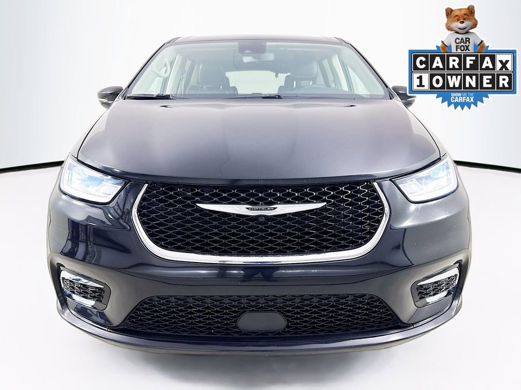 Used 2024 Chrysler Pacifica Touring-L FWD image 2