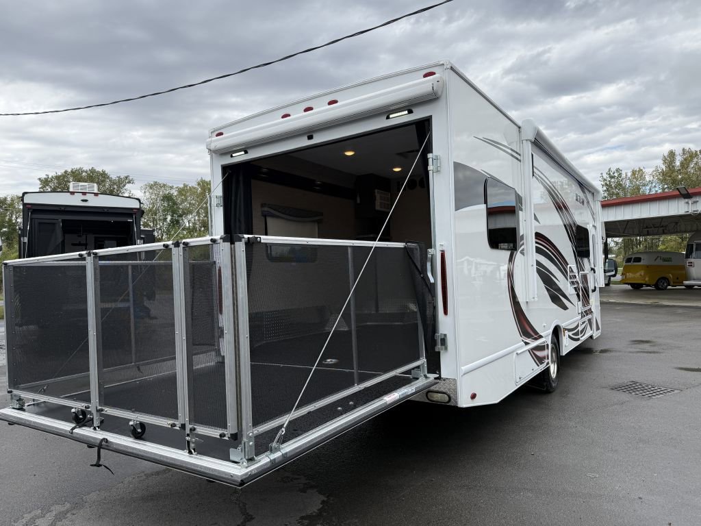 Used 2023 Ford E-450 and Econoline 450 Super Duty w/ Motorhome Prep Package image 10