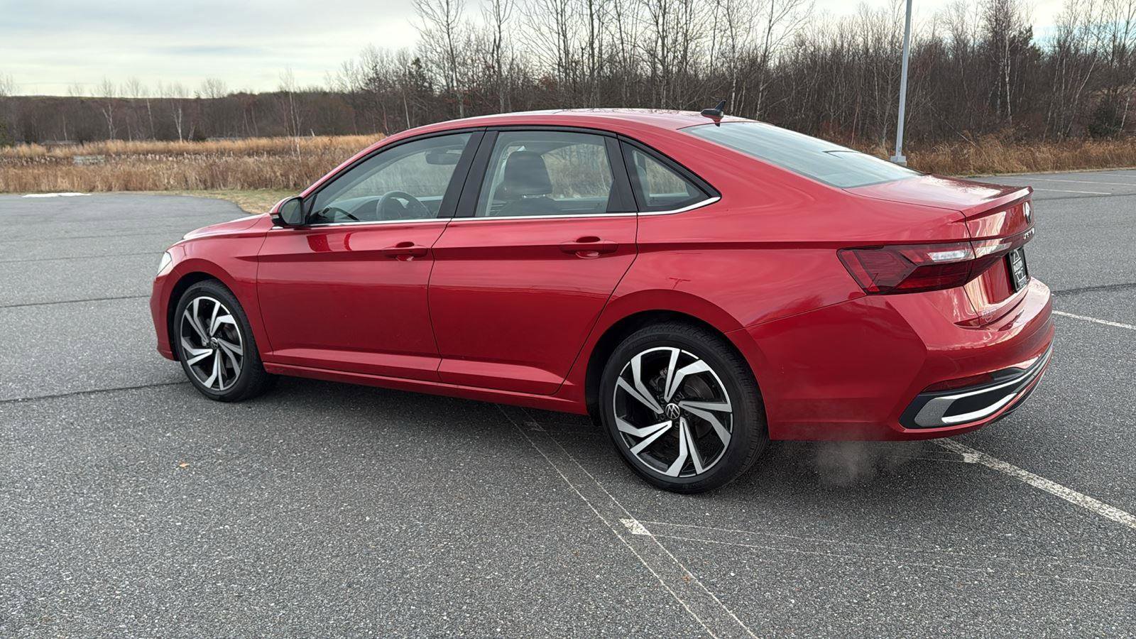 Used 2025 Volkswagen Jetta SEL image 11