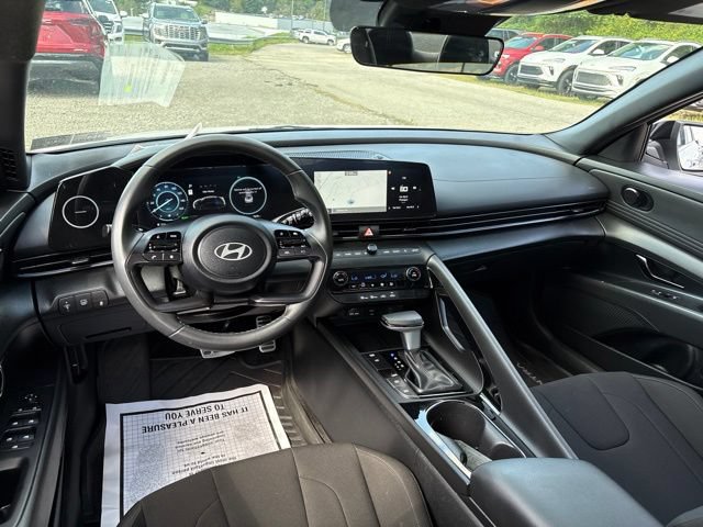 Used 2025 Hyundai Elantra SEL FWD image 11