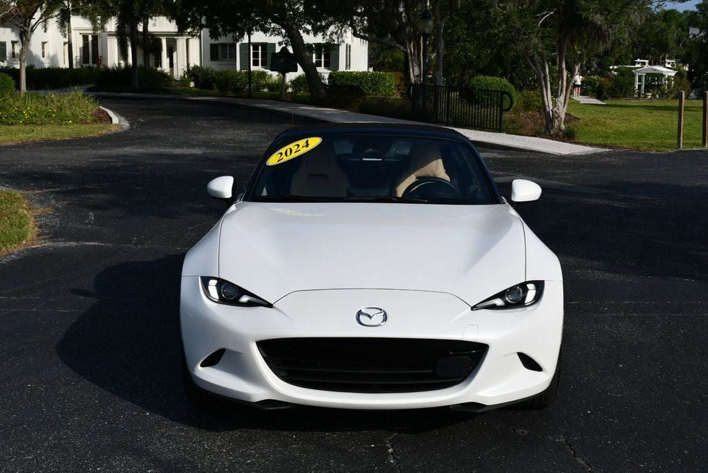 Used 2024 MAZDA MX-5 Miata Grand Touring RWD image 9