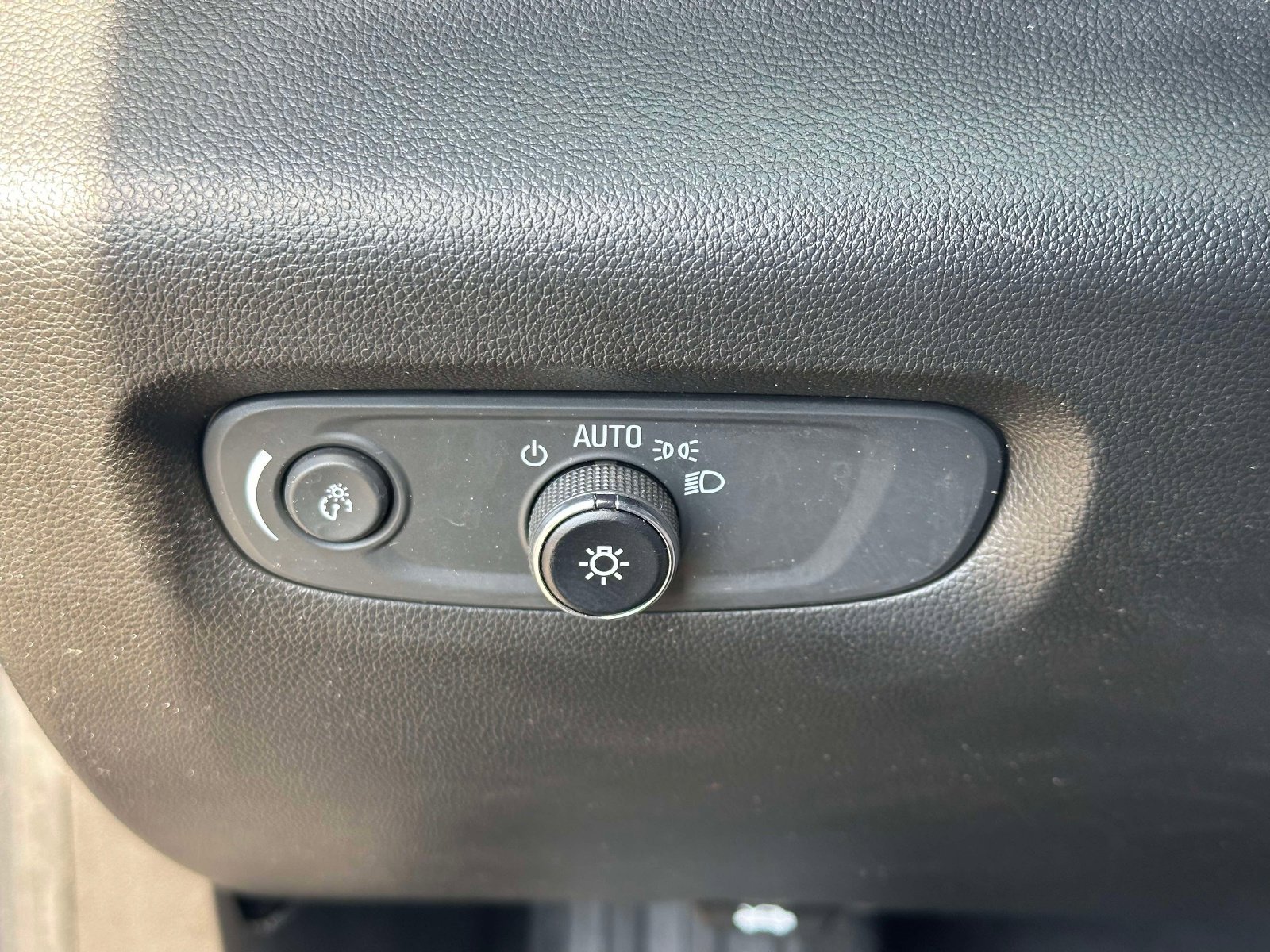 Used 2023 Chevrolet Traverse LT AWD/4WD image 19