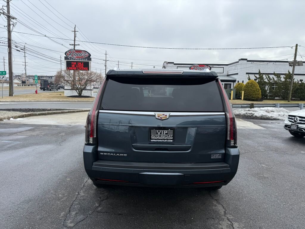 Used 2020 Cadillac Escalade Luxury AWD/4WD image 6