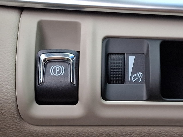 Used 2013 Cadillac XTS Luxury FWD image 24