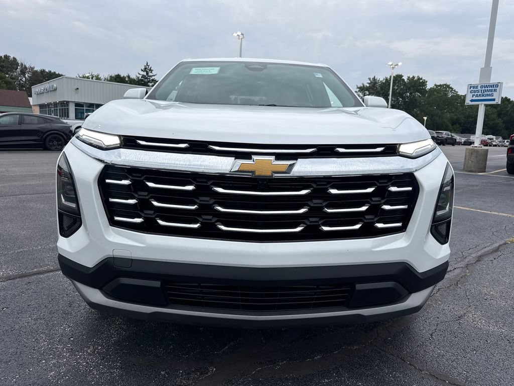 Used 2026 Chevrolet Equinox LT AWD/4WD image 3