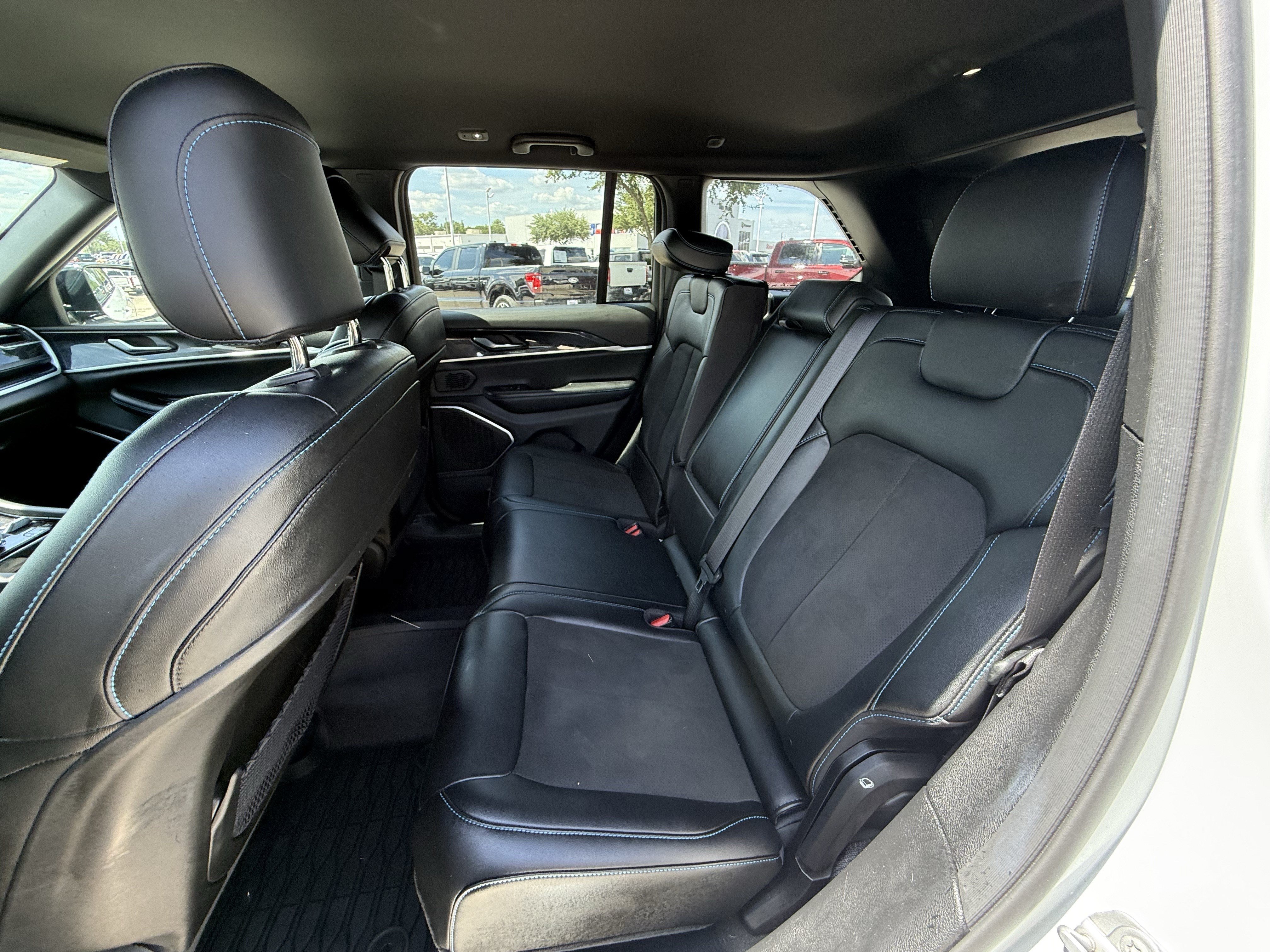 Used 2022 Jeep Grand Cherokee Trailhawk AWD/4WD image 30