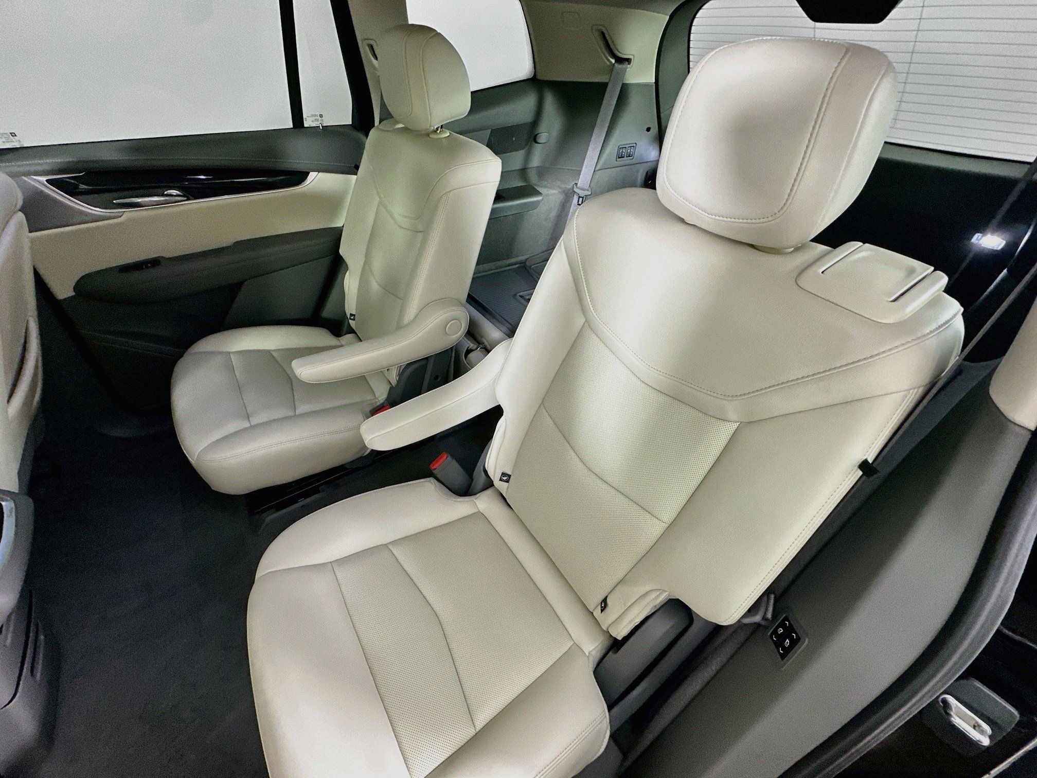 Used 2023 Cadillac XT6 Premium Luxury AWD/4WD image 32